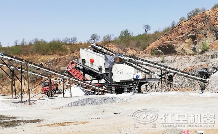 輪胎式移動制砂機工作現場