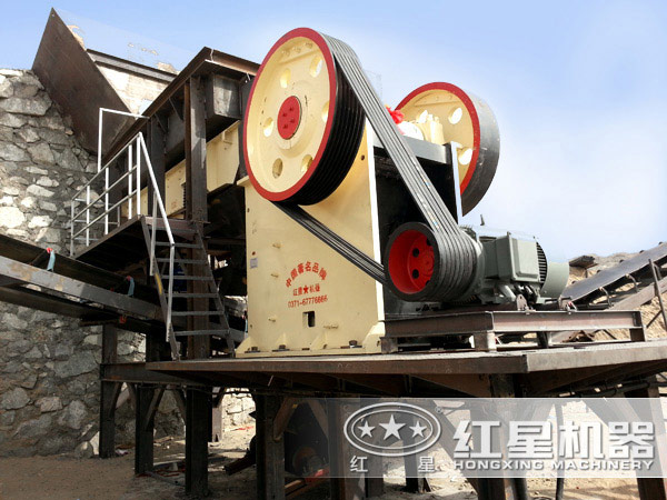 顎式破碎機生產現場