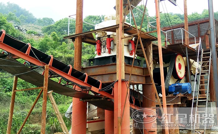 圓錐破碎機工作現場