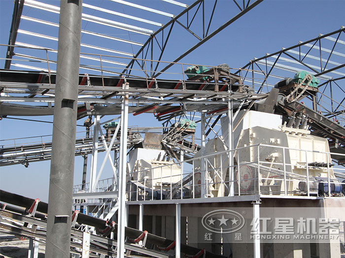 小型反擊式破石頭機械生產現場