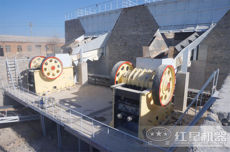 顎式破碎機工作現場實拍