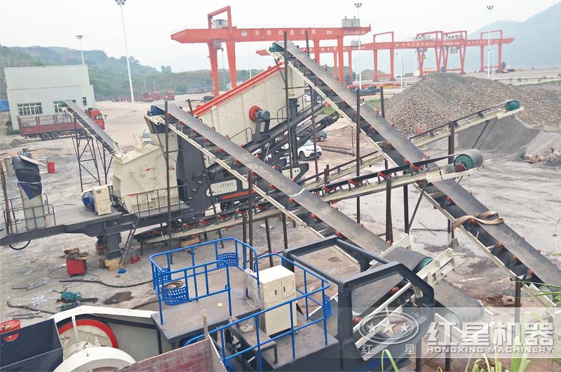 移動(dòng)破碎機(jī)工作現(xiàn)場(chǎng)實(shí)拍 移動(dòng)破碎機(jī)工作現(xiàn)場(chǎng)實(shí)拍