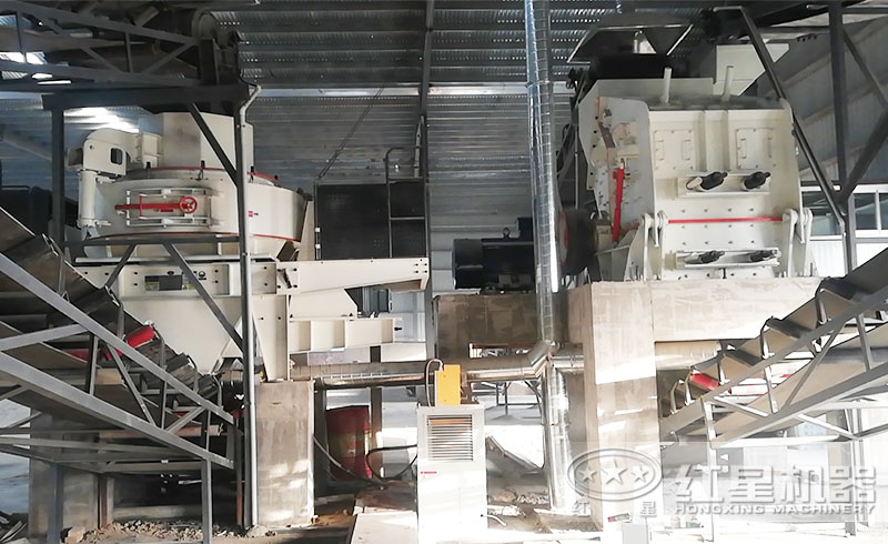 客戶來廠咨詢：想購買日產(chǎn)1000噸的制砂機(jī)，有推薦的型號(hào)嗎？