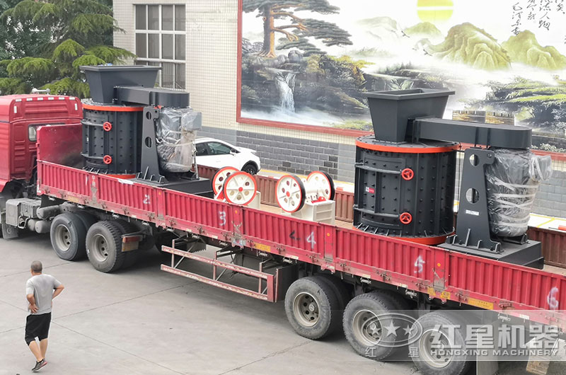 立式復合破碎機發貨現場